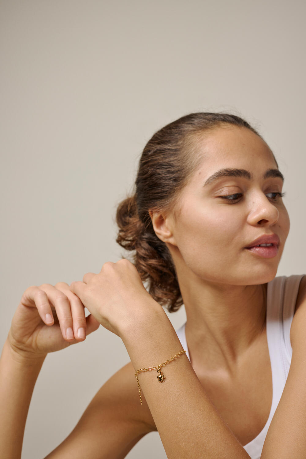 Simple Charm armbånd - guldfarvet